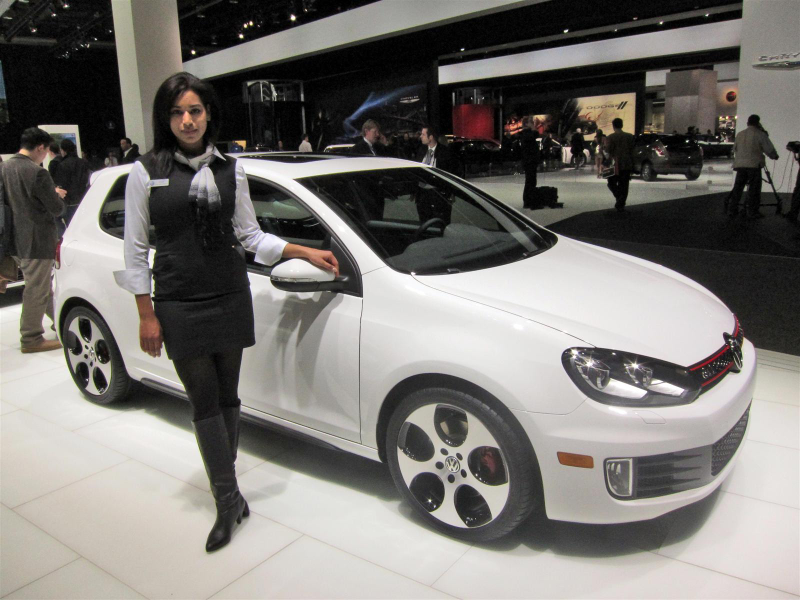 Illustration for article titled Booth Professionals of the 2010 Detroit Auto Show